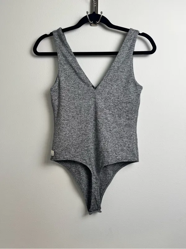 NWT Vuori Halo Bodysuit size Medium - Image 4