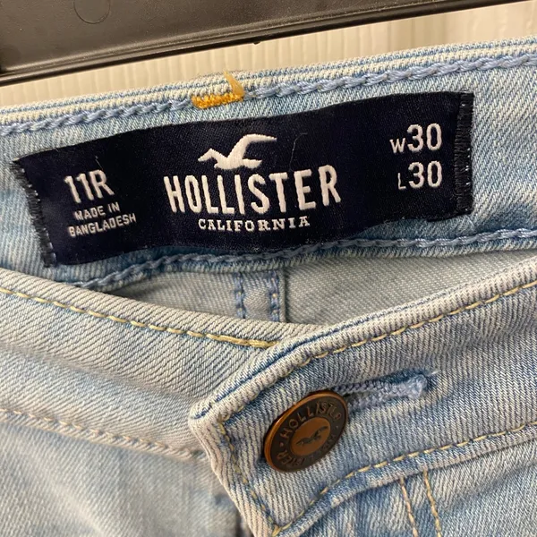 Hollister women’s high rise Light Wash Skinny Jeans - Image 2