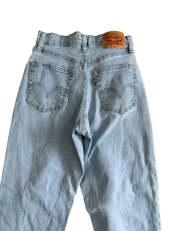 LEVIS Light Wash High Waisted Mom Jeans Size 24 - Image 2