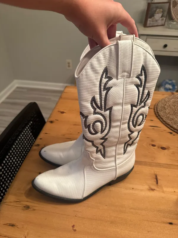 White Cowgirl Boots Size 6.5 - Image 3