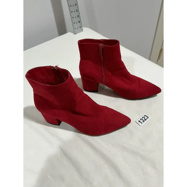 Woman’s Shein Rapid 01 Size 7 Red Pointed Toe Side Zip Chunky Heel Ankle Bootie - Image 2