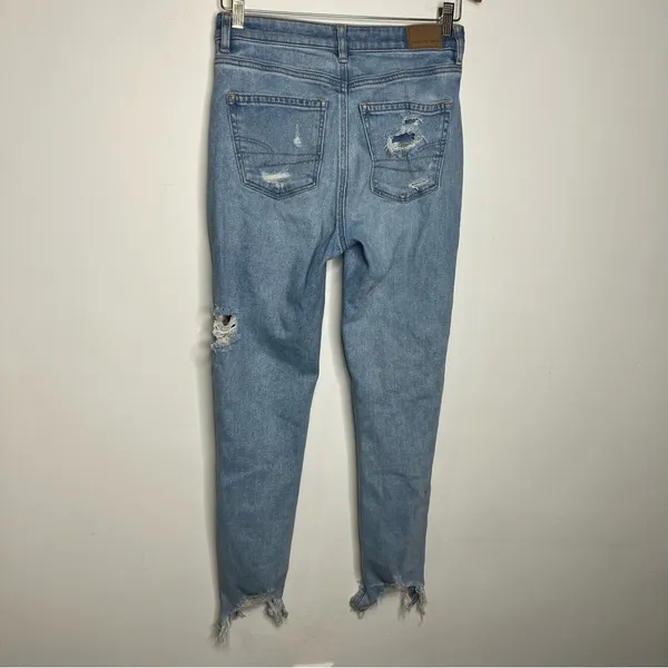 American Eagle destroyed mom jeans light wash‎ women’s size 4 long trendy casual - Image 6