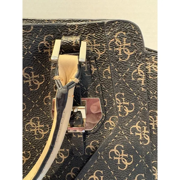 GUESS brown logo-print satchel with contrasting beige top handles - Image 3