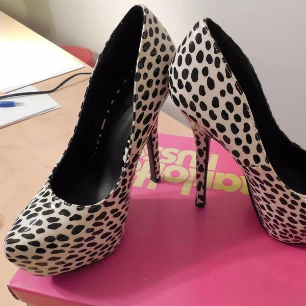 New Womens Charlotte Russe 5 3/4" High Heels Sz 6 - Image 2