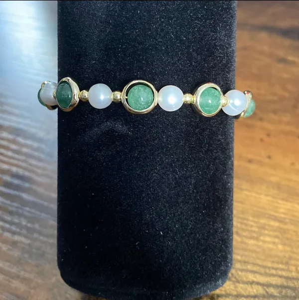 Green Bead Faux Pearl Bracelet - Image 2