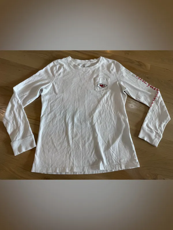 Vineyard Vines Women's White Kansas City Chiefs Helmet Long Sleeve T-shirt XS - Image 2