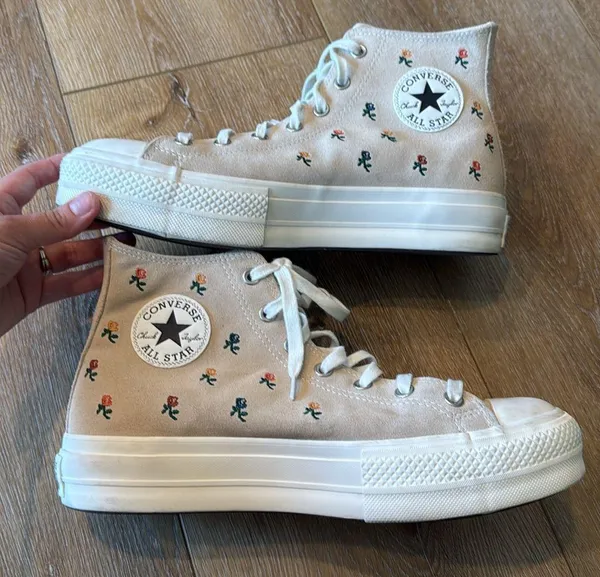 Converse Cream High-Tops with Embroidered Floral Design Size 11 Women’s - Image 3