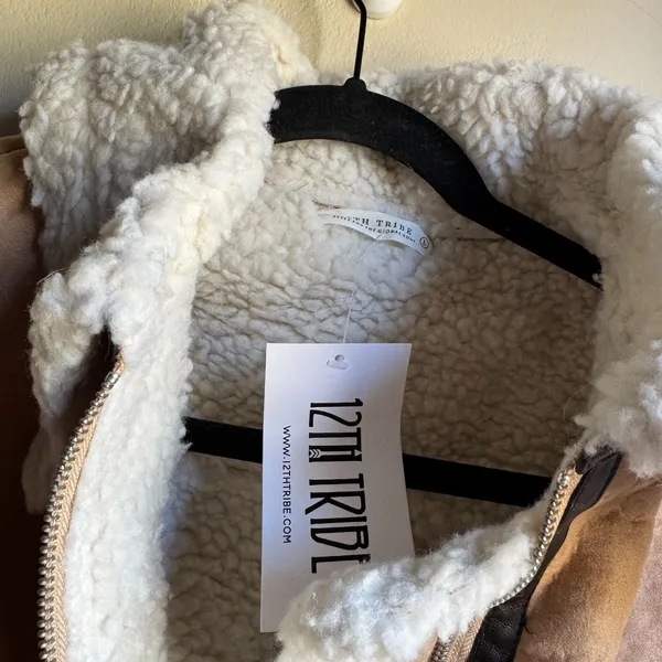 NWT 12th Tribe Penny Lane Sherpa Lined Beige Vest Size L - Image 4