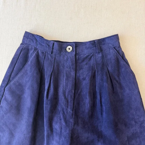 Kenar Vintage 90s High Waisted Suede Leather Pleated Shorts Women 4 Navy Blue - Image 9