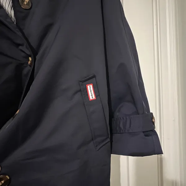 New with tags Hunter Stacy Water Resistant Trench Coat Size Large Navy - Image 6