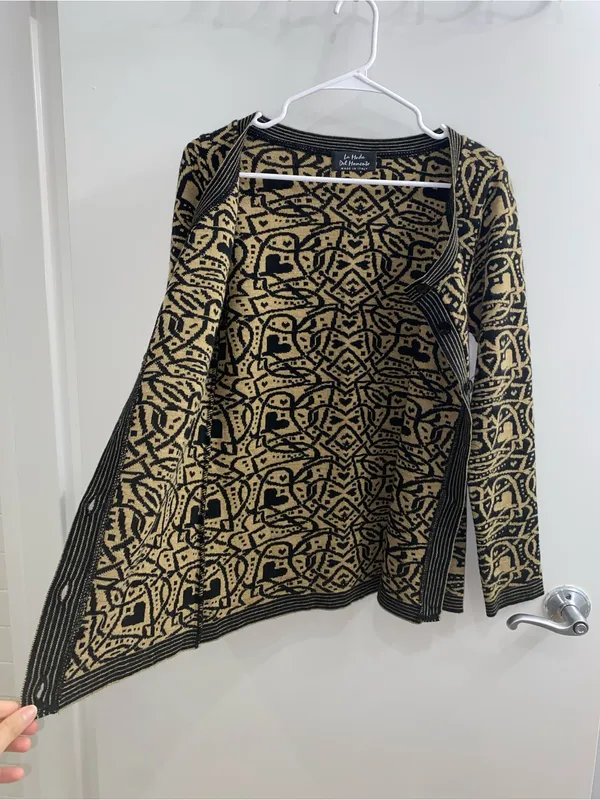 La Moda Del Momento Made in Italy Black Tan Heart Knit Button Cardigan Sweater - Image 11