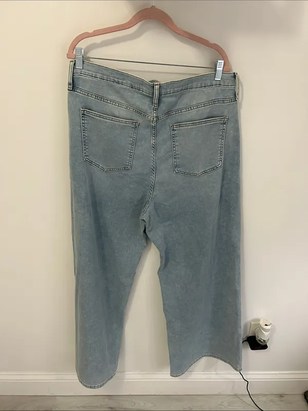Gap High Rise Wide Leg Sweatpant Jeans - Image 4