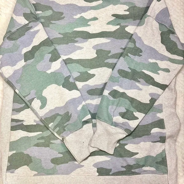 Aerie Camouflage Crew Neck Sweater Green and Gray size M - Image 2