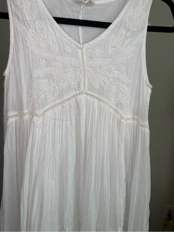 Anthropologie Talisman Dress White Embroidered tonal accent Sleeveless Tiered Maxi Length Boho - Image 4