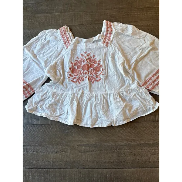 Universal Threads women's Boho White/Terracotta Floral Embroidered Peplum‎ Blouse - Image 3