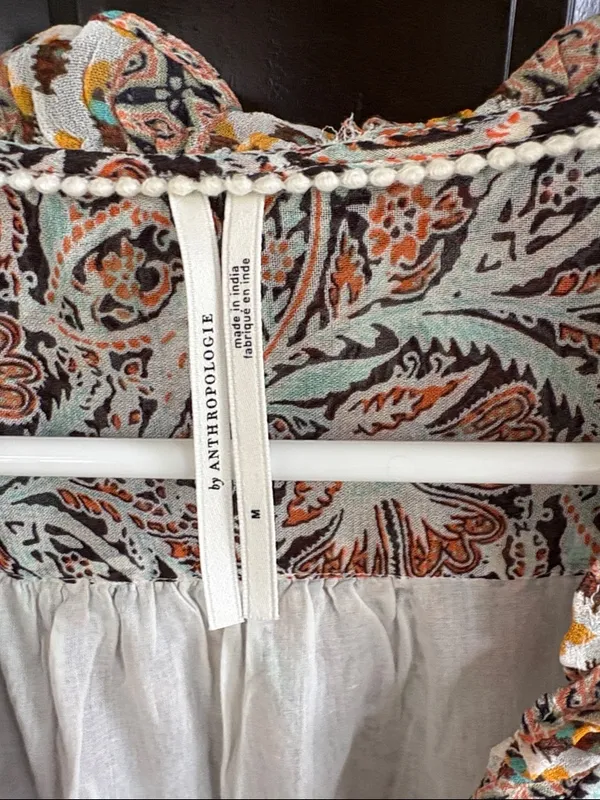 EUC Anthropologie Ruffled Smocked Surplice Top Floral Size Medium - Image 6