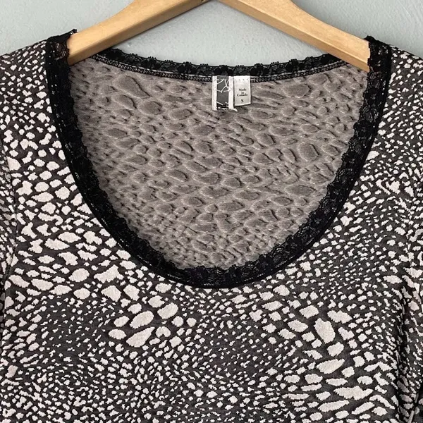 Buckle BKE Stretch Top Size S Animal Print Lace Trim Whimsigoth Dark Emo Indie Sleaze - Image 3