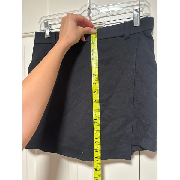 Hollister Women's Black Wrap Front Pleated Skort Size Small NWT - Image 6