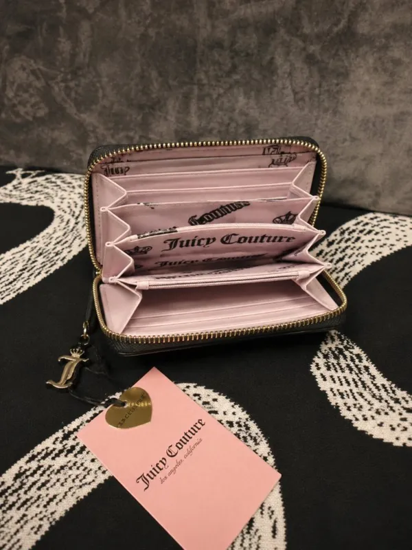 Juicy Couture Black Quilted Zip Wallet Gold Logo Charm Wristlet Y2K - Image 4