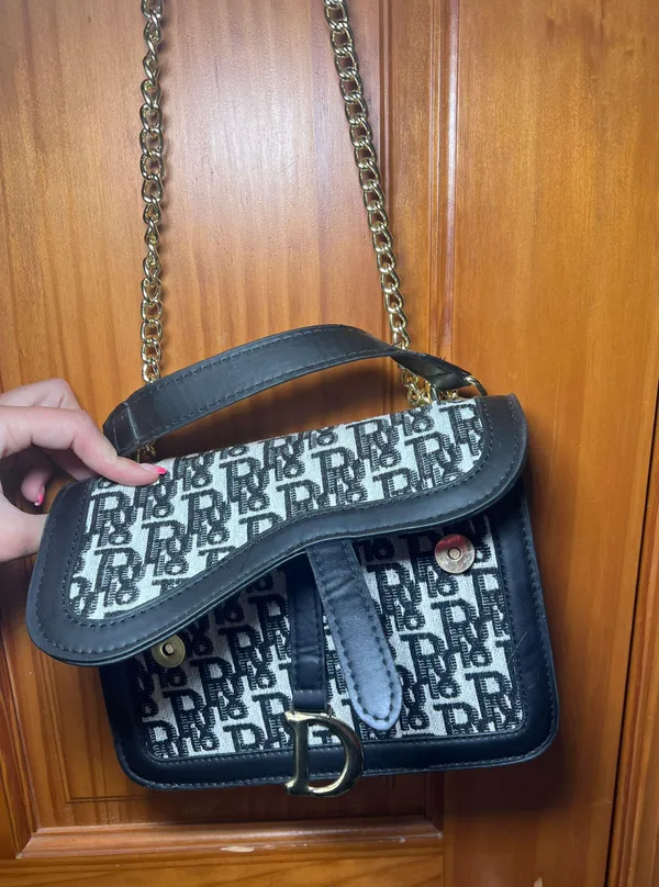Black And Gold Chain Purse - Image 4