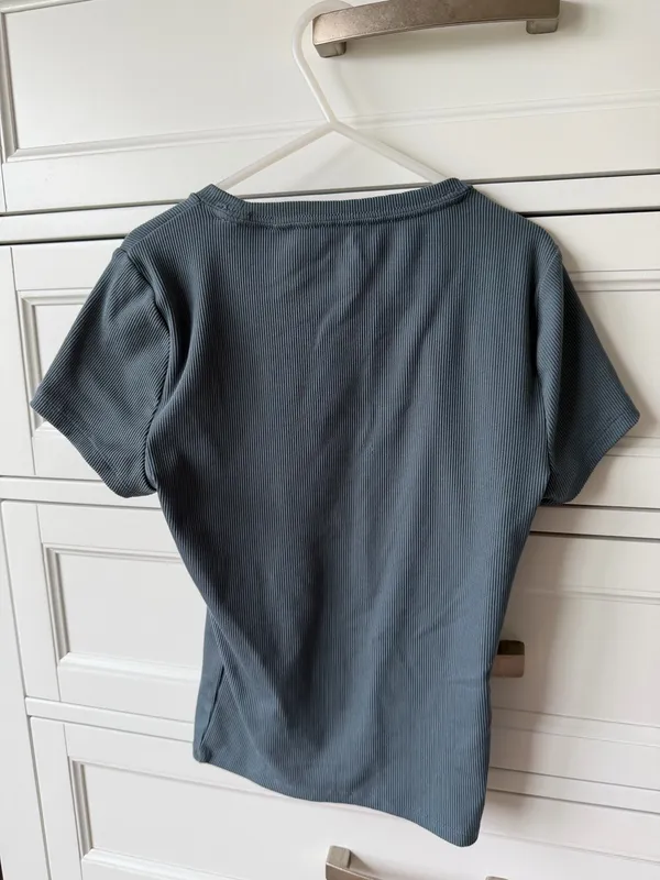 Slate blue hollister fitted top - Image 3