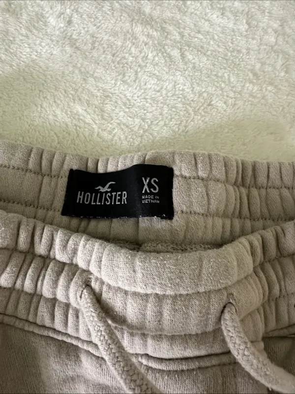 Hollister Women's Taupe Drawstring Casual Shorts - Image 3