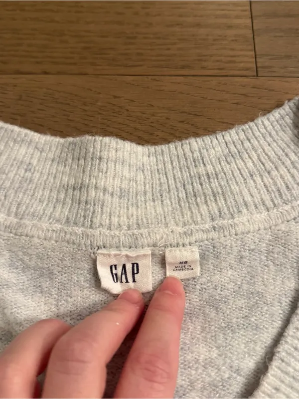 GAP Gray V-Neck Sweater XS - Image 3
