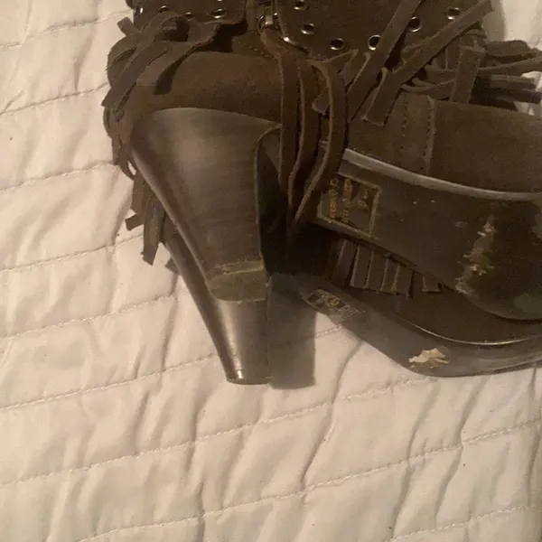 Ladies brown suede booties in preloved condition size 37- 6.5/7 in US sizing - Image 2