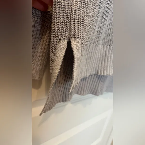 American Eagle Outfitters Light Gray Knit Pullover - Image 3