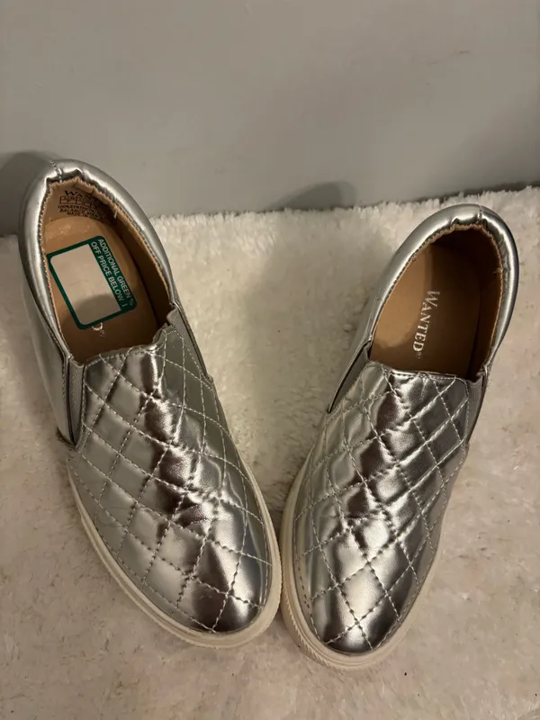 Silver slip on Metallic Sz.7 with wedge - Image 3