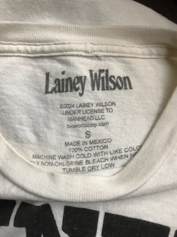 Boutique Lainey Wilson Graphic Tee sz S - Image 3