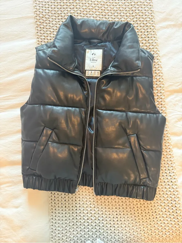 Abercrombie & Fitch Black Puffer Vest - Image 2