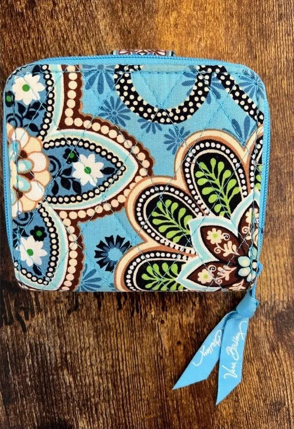 Vera Bradley | ladies bifold wallet - Image 11