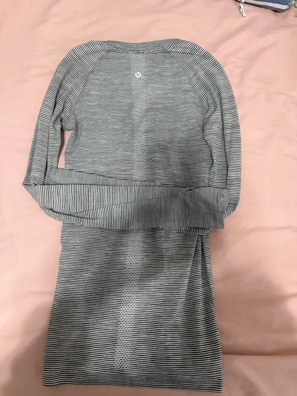Lululemon white and gray horizontal striped long sleeve shirt #athletic #activewear - Image 2