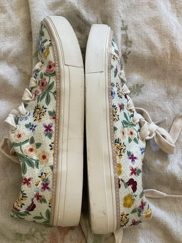 Toms sneakers floral design shoes size 7.5 women’s spring - Image 9