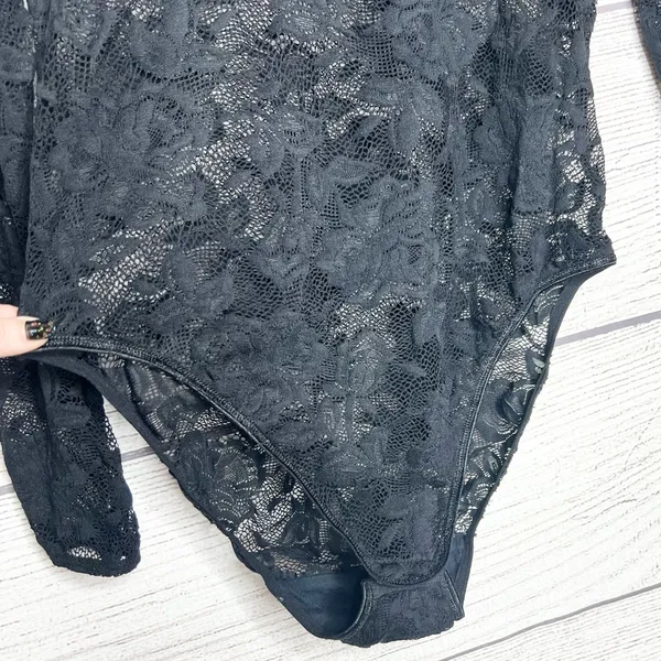 Victoria’s Secret Sheer Black Floral Lace Long Sleeve Bodysuit Size Medium - Image 5
