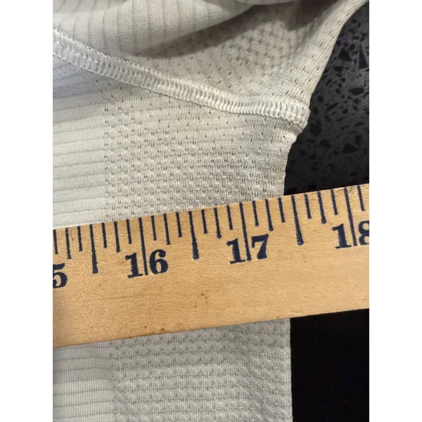 Lululemon Swiftly Tech Long Sleeve Crew Striped White Grey Women Size 6 - Image 6