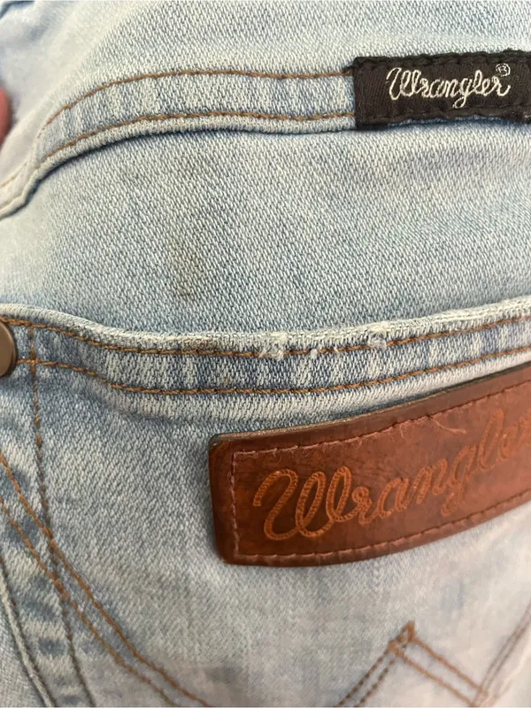 Wrangler X Pendelton Women's Trumpet Flare Jean in Light Wash Denim Size 32 Rare - Image 15