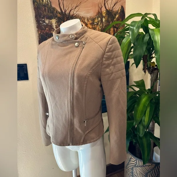 🔴RolyPoly Boho Textured Moto Jacket - Minimalist Sand Quilted Detail Size M - Image 4