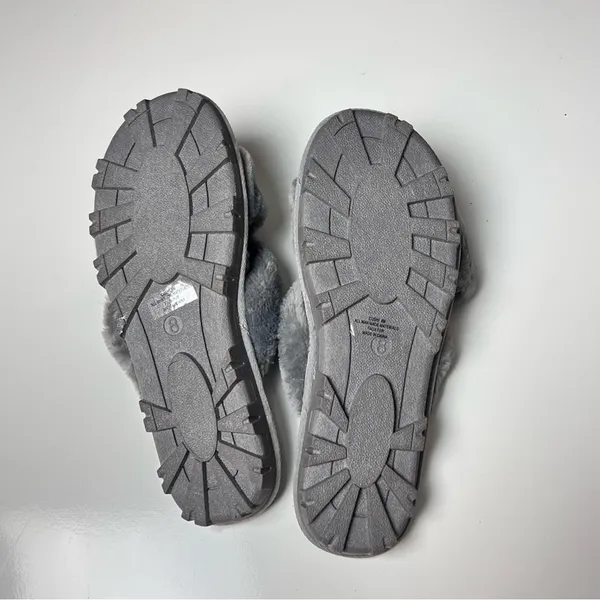 Cushionaire Women's Gray Faux Fur Style Slippers Sz 8 - Image 3