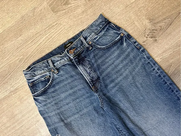 •EXPRESS• HIGH RISE STRAIGHT ANKLE JEANS - Image 4