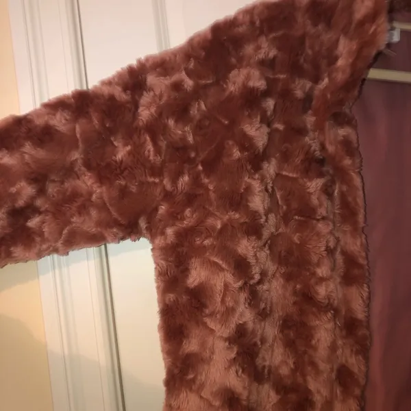 pink fur coat - Image 3