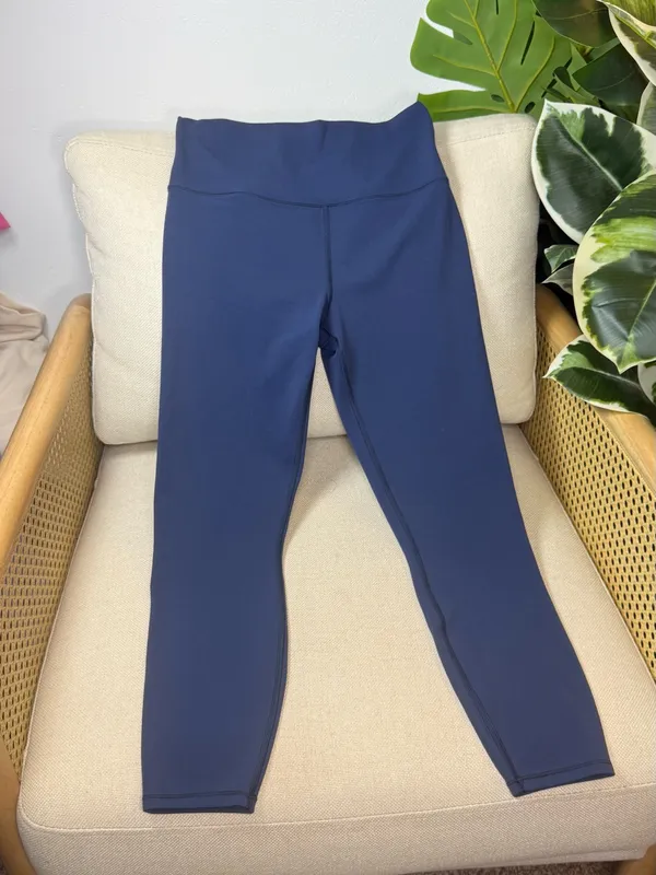 Vuori AllTheFeels Leggings Size small- short - Image 4