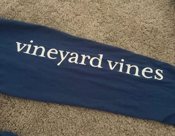 Vineyard Vines off the shoulder long sleeve - Image 3
