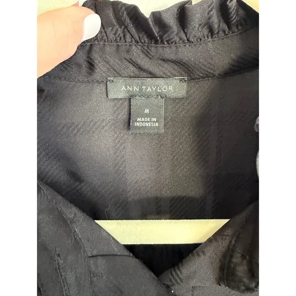 Ann Taylor black long-sleeve shadow plaid blouse size medium - Image 2