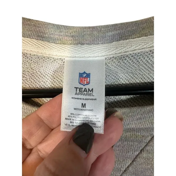 NFL Women’s Gray New England Patriots Long Sleeve Football T-Shirt Size Medium - Image 6