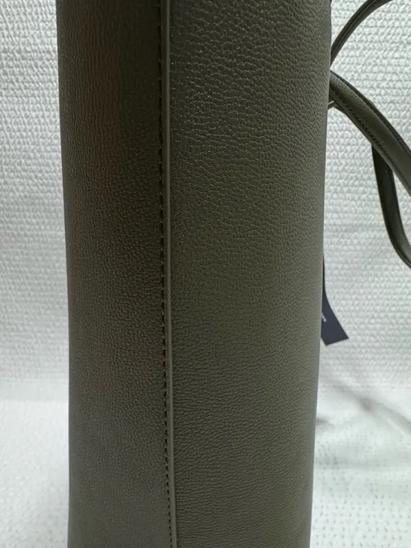 Tommy Hilfiger Olive Green Leather Tote Bag - Image 11