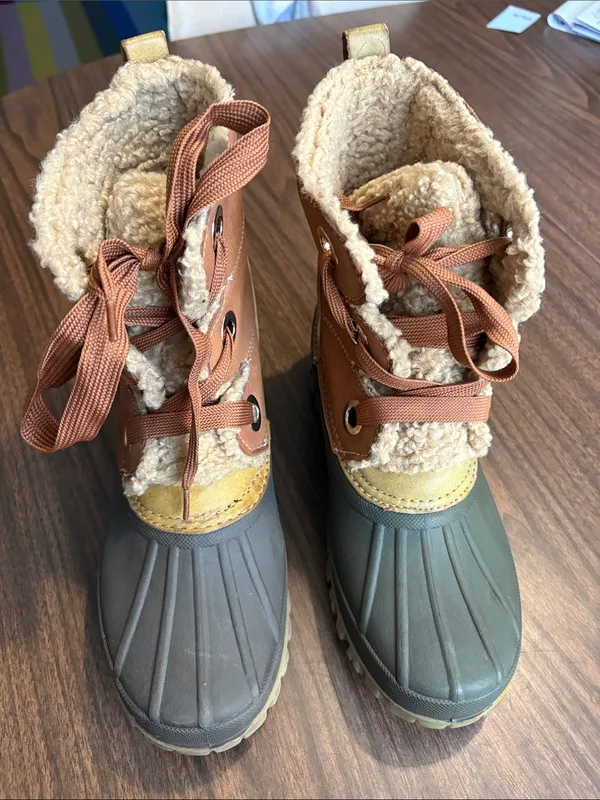 Tommy Hilfiger Size 7 Duck Boots Faux Shearling Lined Waterproof - Image 2