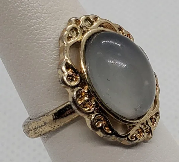 White & Gold Tone Ring (6.5) Gold - Image 3