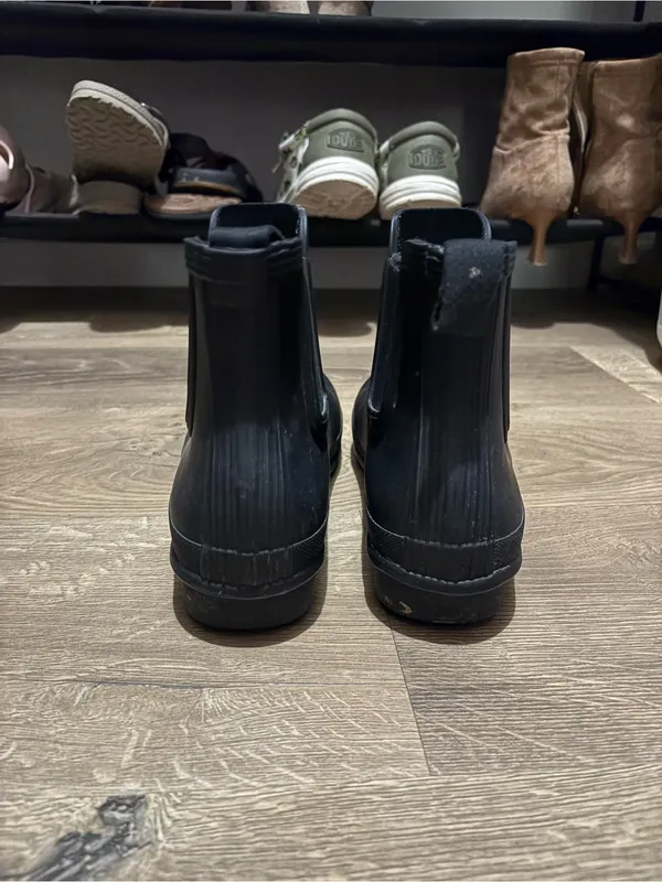 Hunter Black Short Chelsea Rain Boots for Men - Image 5